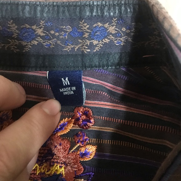 Robert Graham Button Up Flip Cuff Striped Button Up Shirt - Picture 5 of 5